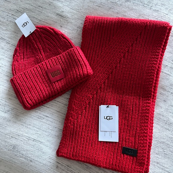 UGG Red Knit Beanie and Scarf Set - Picture 1 of 6